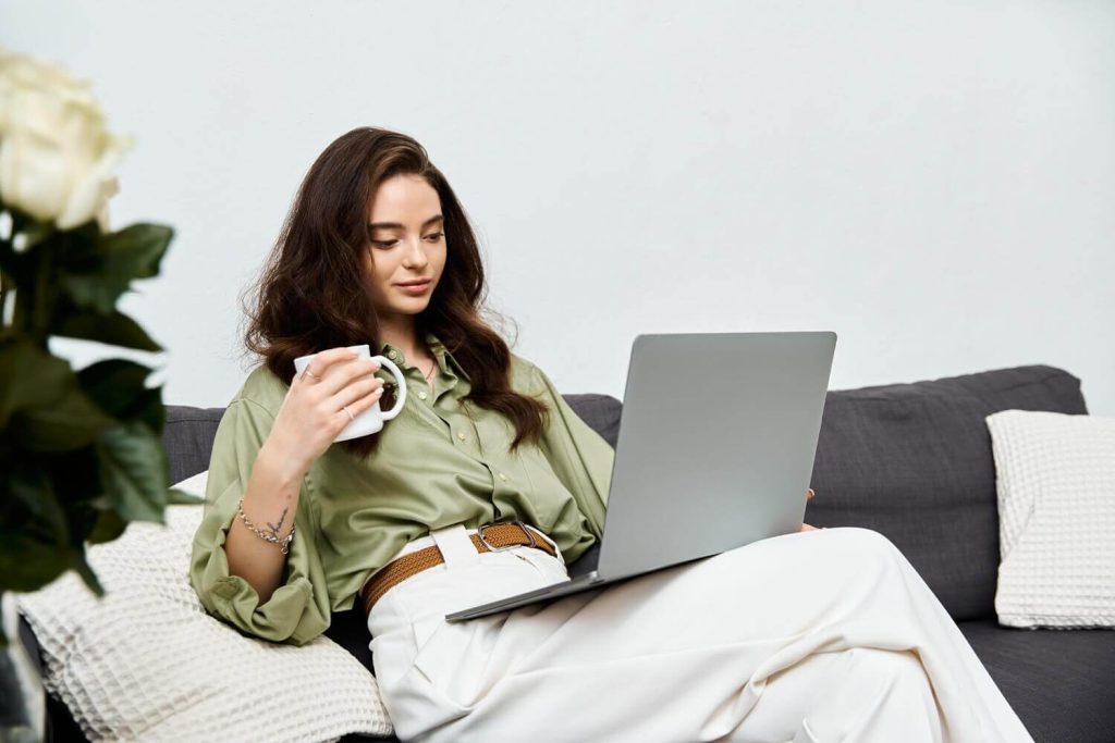 woman preparing ventura county divorce forms online